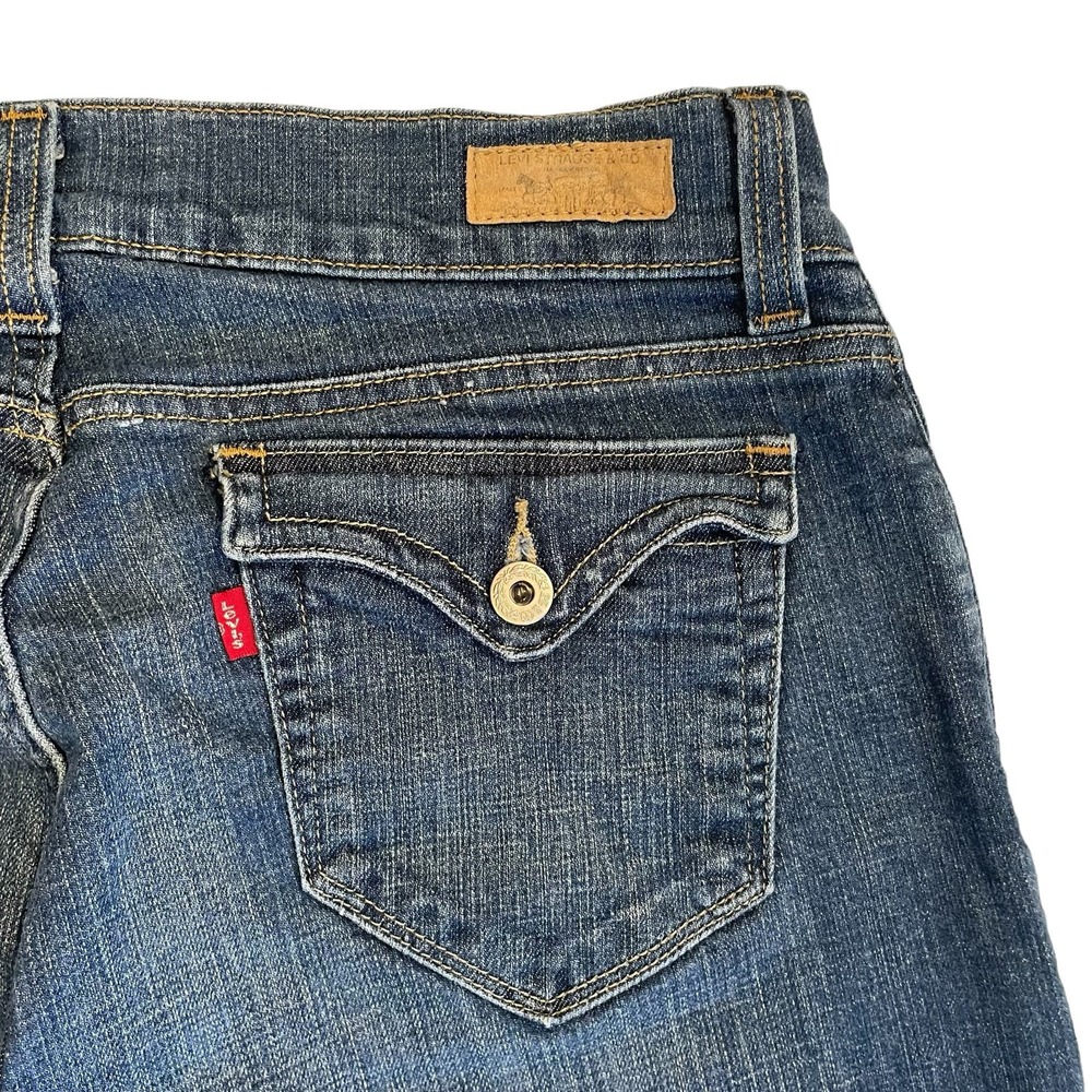 SOLD Levi’s 542 Pencil Jean